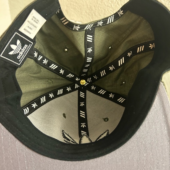 Adidas SnapBack hat - Picture 4 of 4